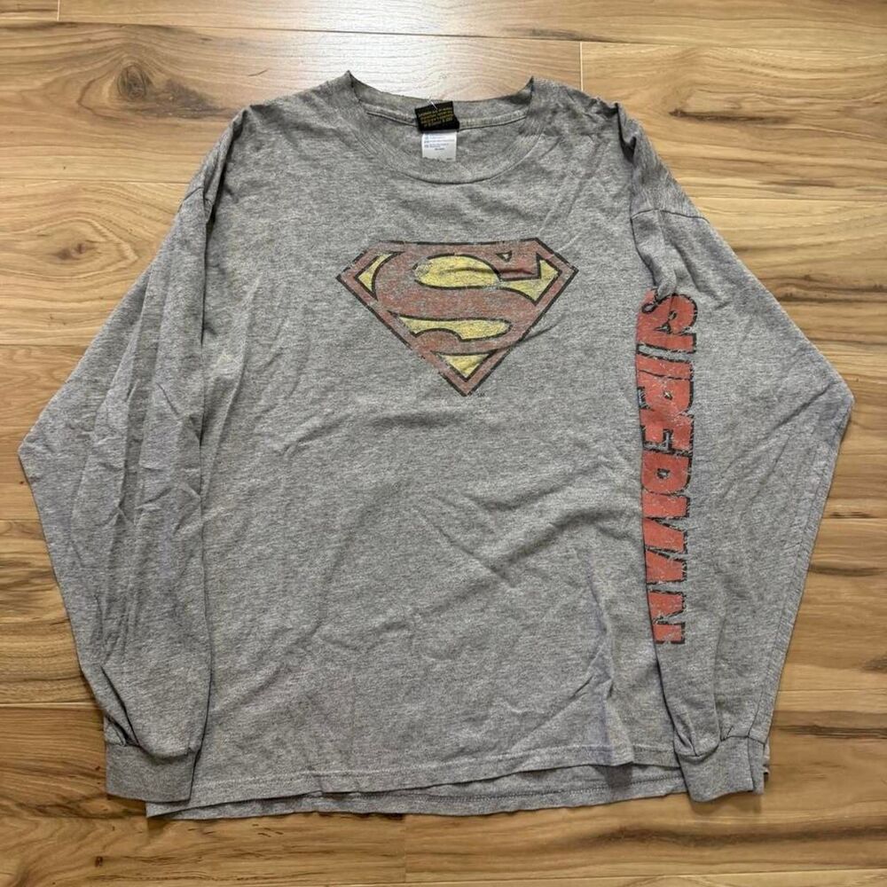 Vintage 2003 Superman long sleeve graphic tee Size large